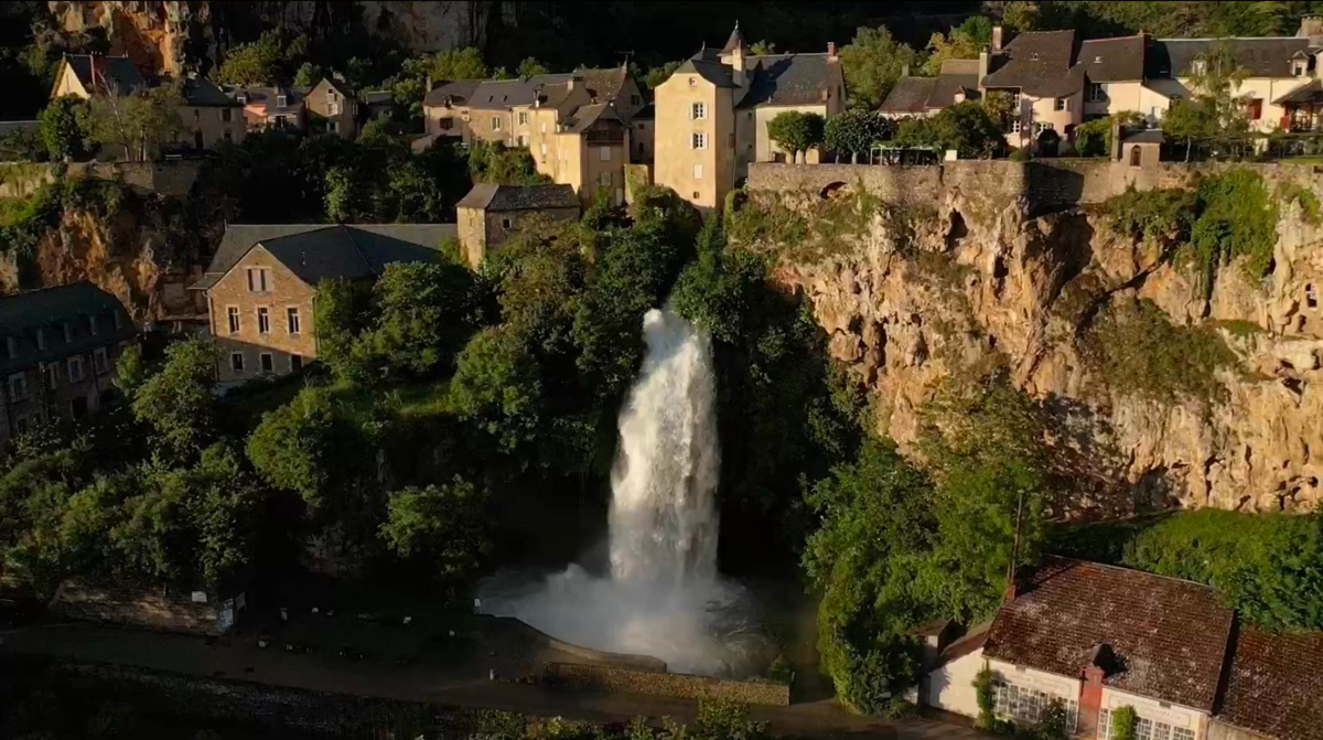 Salles la source